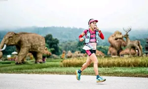 Hà Hậu chạm trán 'nữ hoàng' chạy trail Trung Quốc Hà Hậu chạm trán 'nữ hoàng' chạy trail Trung Quốc