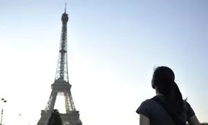 Từ bìa rừng hẻo lánh tôi đã đặt chân đến Paris hoa lệ Từ bìa rừng hẻo lánh tôi đã đặt chân đến Paris hoa lệ