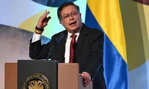 Tổng thống Colombia kêu gọi công dân di cư tới Mỹ về nước Tổng thống Colombia kêu gọi công dân di cư tới Mỹ về nước