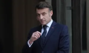 Tổng thống Pháp kêu gọi ông Trump 'không yếu đuối' với Nga Tổng thống Pháp kêu gọi ông Trump 'không yếu đuối' với Nga