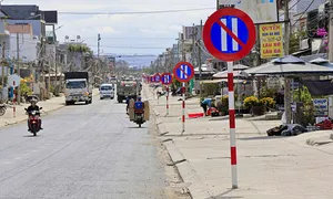 Biển báo giao thông 'vô cảm' với tài xế Việt Biển báo giao thông 'vô cảm' với tài xế Việt