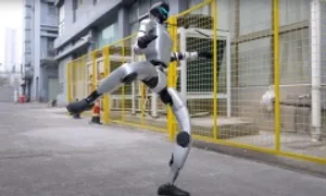 Robot hình người làm chủ các thế võ kungfu Robot hình người làm chủ các thế võ kungfu