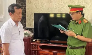 Giám đốc Công ty Cổ phần Đầu tư - Phát triển nhà Cà Mau bị bắt Giám đốc Công ty Cổ phần Đầu tư - Phát triển nhà Cà Mau bị bắt