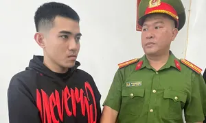 9 người liên quan vụ 'khiêng quan tài trước chợ Bến Thành' bị bắt 9 người liên quan vụ 'khiêng quan tài trước chợ Bến Thành' bị bắt