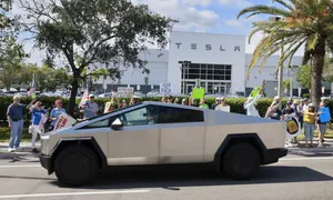 Tesla chìm trong khủng hoảng sau khi Elon Musk dấn thân vào chính trị Tesla chìm trong khủng hoảng sau khi Elon Musk dấn thân vào chính trị