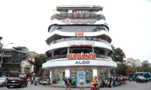 Hiện trạng tòa nhà 'Hàm cá mập' bên Hồ Gươm Hiện trạng tòa nhà 'Hàm cá mập' bên Hồ Gươm