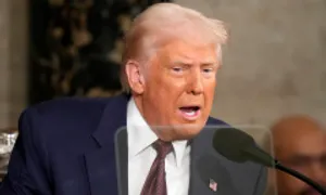 Ông Trump tiếp tục hoãn áp thuế với nhiều hàng hóa Canada, Mexico Ông Trump tiếp tục hoãn áp thuế với nhiều hàng hóa Canada, Mexico