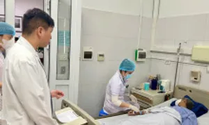 Tăm xỉa răng cắm sâu vào gan cụ ông Tăm xỉa răng cắm sâu vào gan cụ ông
