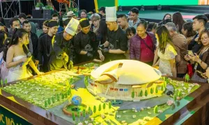 Tranh xôi đậu lớn nhất Việt Nam hút khách xem tại Hà Nội Tranh xôi đậu lớn nhất Việt Nam hút khách xem tại Hà Nội